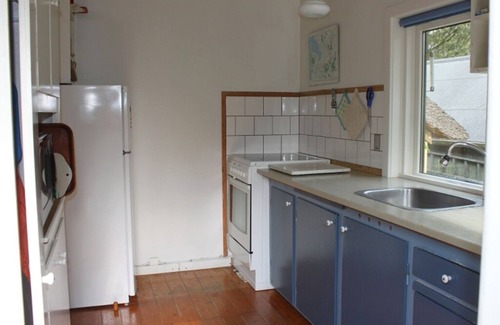 Øhuse House | Cozy stone holiday home on dune plot, with WiFi and oven