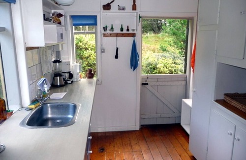 Øhuse House | Cozy stone holiday home on dune plot, with WiFi and oven