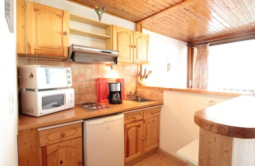 Les Carroz-d'Araches Apartment | Cozy Studio for 4 in Village Center, Near Ski Lifts, Shops, and Amenities