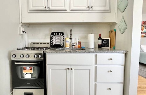Dwight Apartment | Cozy Studio Apartment In Downtown New Haven