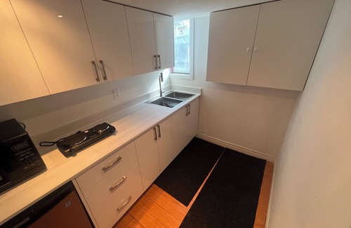 Thornhill House | Cozy Studio Basement in a Quiet, Peaceful Neighborhood
