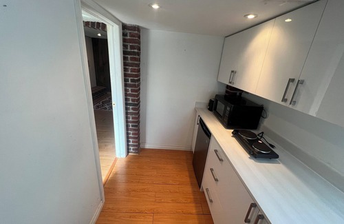 Thornhill House | Cozy Studio Basement in a Quiet, Peaceful Neighborhood