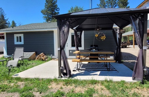 Okanagan-Similkameen Cabin | cozy studio cabin on 20 scenic acres over looking mountains and Hayes creek