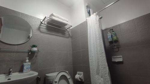 Poblacion District Apartment | Cozy Studio Condo at Mesatierra Garden Residences