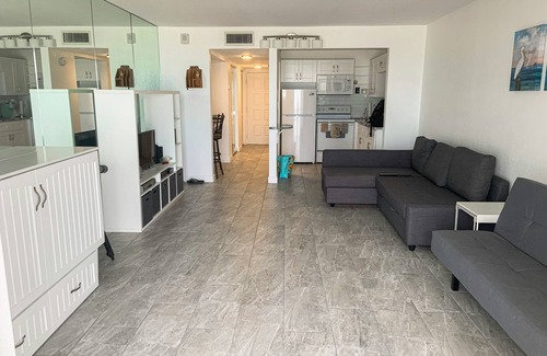 Sand Key Apartment | Cozy studio condo with beachview and shared pool, hot tub, & tennis courts