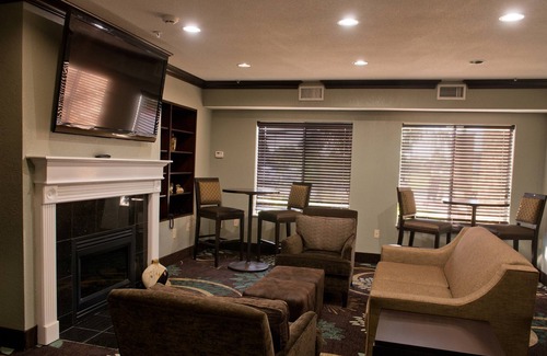 Barker Apartment | Cozy Studio + Free Breakfast | Swim in the Outdoor Pool, Soak in the Hot Tub