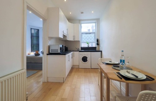 Kilburn Apartment | Cozy Studio In Central Kilburn London Zone 2 With Seperate Private Kitchen