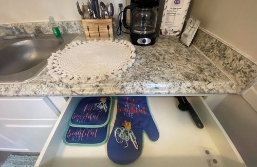 Cleveland Apartment | Cozy studio in wonderful Cleveland with fishing and nature!