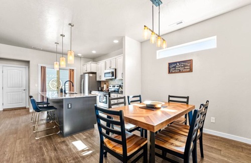 Meridian House | Cozy & Stylish Meridian Stay