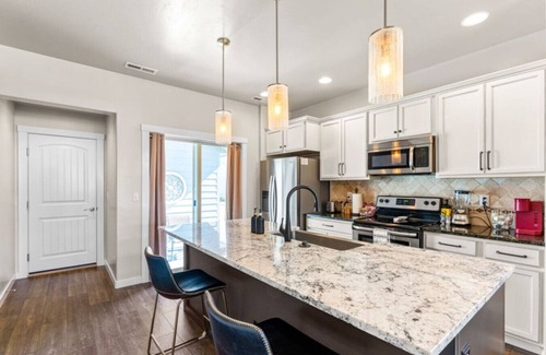 Meridian House | Cozy & Stylish Meridian Stay