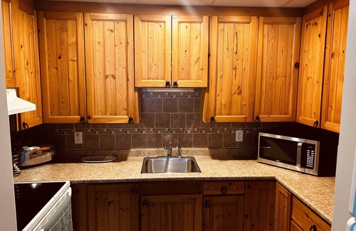 Maugerville Apartment | Cozy suite in the woods. 15min to Grand lake, 6min to amenities. Pet friendly!