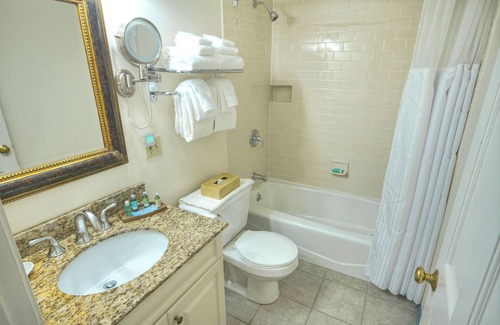 Jamestown Resort | Cozy Suite Off Narragansett Bay w/Free WiFi & Resort Pool