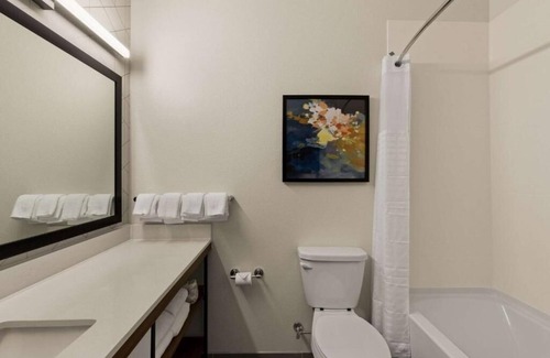 Waco Hotel | Cozy Suite w/Kitchen Near Baylor Univ. – Great for Family Visitors