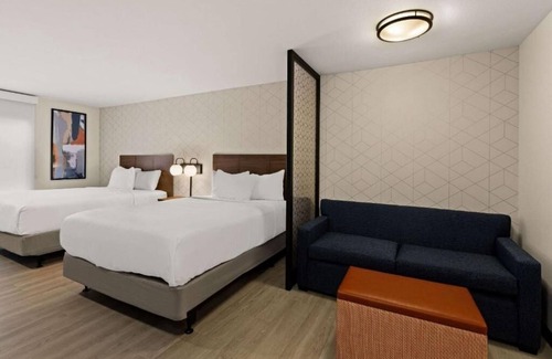 Waco Hotel | Cozy Suite w/Kitchen Near Baylor Univ. – Great for Family Visitors