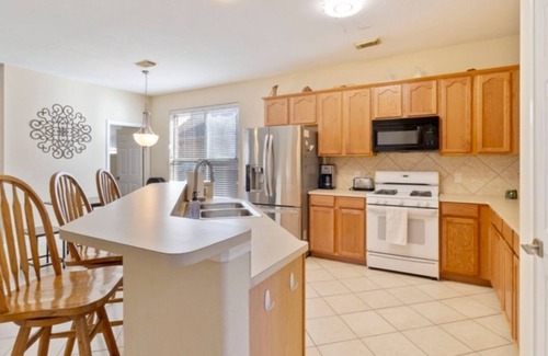 Scofield Farms House | COZY SUNTERRO SERENITY IN NORTH AUSTIN. PET FRIENDLY!