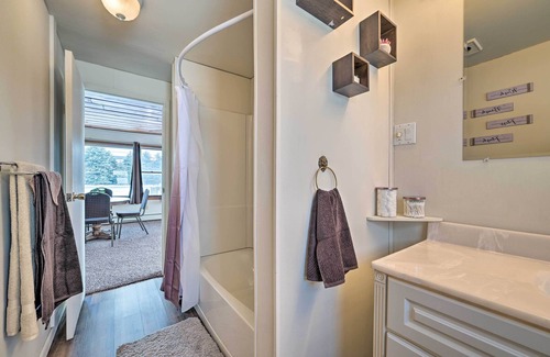 Tawas City Cottage | Cozy Tawas City Home w/Views of Lake Huron!