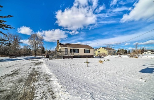 Tawas City Cottage | Cozy Tawas City Home w/Views of Lake Huron!