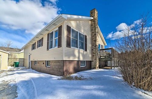Tawas City Cottage | Cozy Tawas City Home w/Views of Lake Huron!