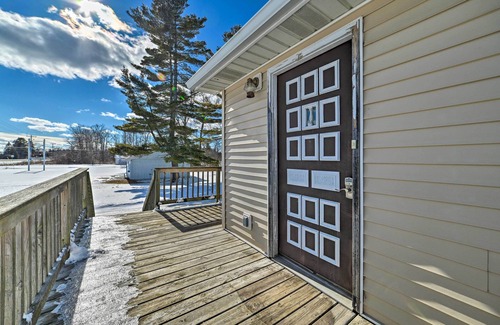 Tawas City Cottage | Cozy Tawas City Home w/Views of Lake Huron!