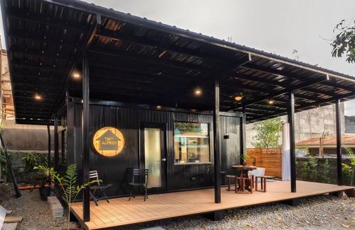 Poblacion District House | Cozy Tiny Home in Davao City center with Outdoor Hot Tub