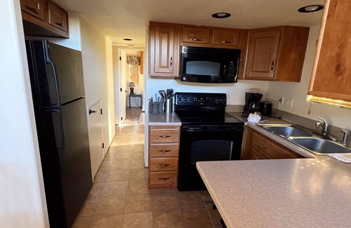 Almont Cabin | Cozy "Tiny Home" style Cabin Perfect for Couples and Families