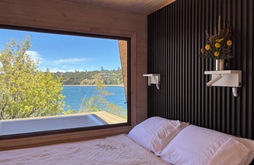 Calbuco Cabin | Cozy TinyHouse in Patagonia Costa with hot tub by the Sea