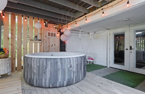 Homestead Apartment | Cozy unique space in serene West Homestead with sauna and outdoor hot tub.