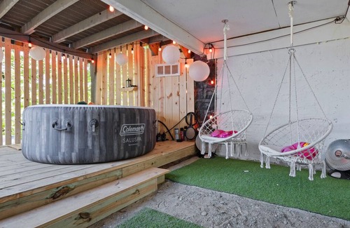 Homestead Apartment | Cozy unique space in serene West Homestead with sauna and outdoor hot tub.
