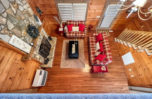 Grassy Creek Cabin | Cozy Up in the Carolina Mtns- Your Perfect Winter Escape Awaits!