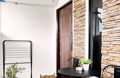 General Santos House | Cozy Up & Spread Out at Square Space 3605 – A Romantic Family Retreat!