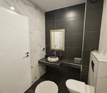 rayon Triaditsa Apartment | Cozy Urban Heaven with Dedicated Parking Spot