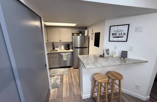 Federal Heights Condo | Cozy Urban Retreat – Close to Downtown, Free Parking!
