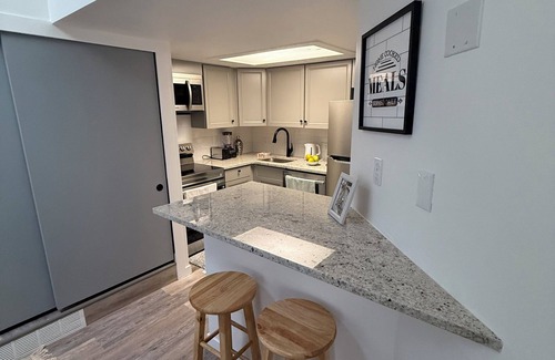Federal Heights Condo | Cozy Urban Retreat – Close to Downtown, Free Parking!