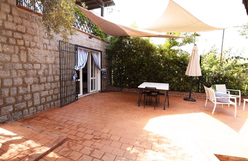 Palermo Villa | Cozy villa 15 meters from the sea with a large garden (1 acre)