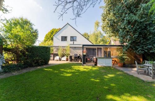Den Ham Villa | Cozy villa with wellness tub, sauna and garden
