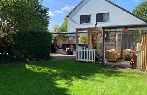 Den Ham Villa | Cozy villa with wellness tub, sauna and garden