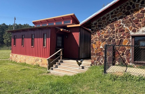 Gilmer Apartment | Cozy vineyard studio with peaceful pond views.