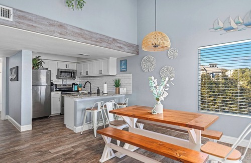 Point Venture House | Cozy Waterfront/Amazing Views/"Paradise Point" in Point Venture!
