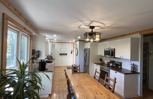Arden Cottage | Cozy Waterfront Family Cottage - Arden on the Lake (Pet Friendly!)
