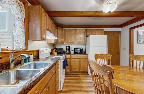 Friendship House | Cozy wooded duplex w/WiFi, full kitchen, shared W/D & near lakes & trails