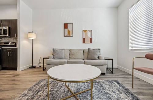 Glendale Sports and Entertainment District Apartment | CozySuites Glendale by the stadium with pool! 22