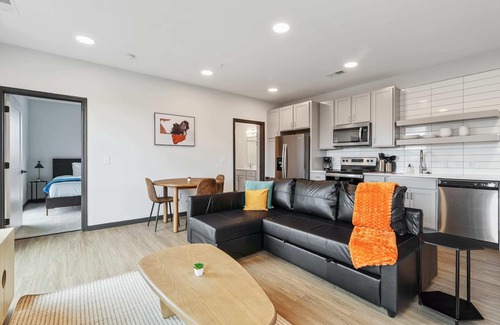 Lockerbie Square Apartment | CozySuites Mass w/parking, lounge & roof deck #11