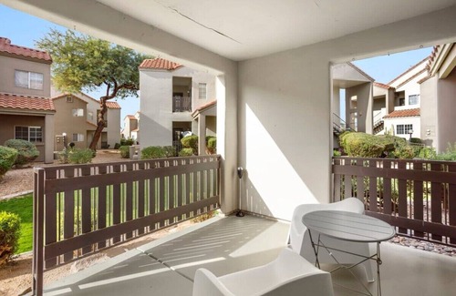 North Scottsdale Apartment | CozySuites TPC Scottsdale with pool 2