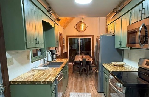 Beech Mountain House | CR-266 Alter Ego Totally updated house walk to the Beech Mountain Resort