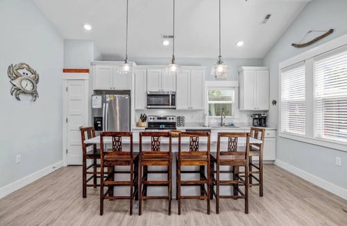 Corolla Light Apartment | CrabaCabana in the Center of Corolla
