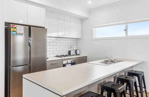McCracken House | Cracken Views Contemporary oasis in Victor Harbor