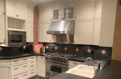 Hillhurst House | Craftsman Charm, Dog-Friendly, U of C, Foothills, SAIT, Downtown