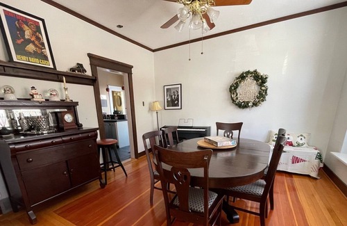 Hillhurst House | Craftsman Charm, Dog-Friendly, U of C, Foothills, SAIT, Downtown