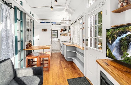 Ravenna Apartment | Craftsman Corridor - Free Parking - Fast WIFI - Near UW