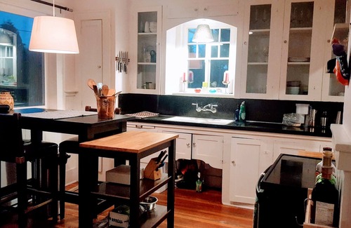 Hastings House | Craftsman style house 4 blocks from PNE, 10 mn to downtown.